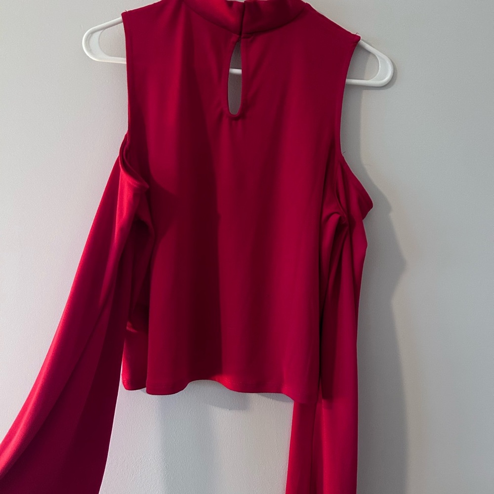 H&M DIVIDED • Red Cut Out Shoulder Top • M • - Picture 7 of 12